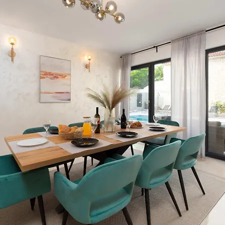 Simone Designer, Modern And Heritage Mix, Umzaunt, Buro