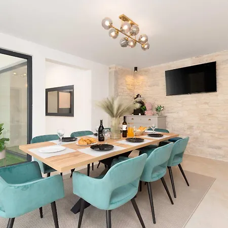 Simone Designer, Modern And Heritage Mix, Umzaunt, Buro *