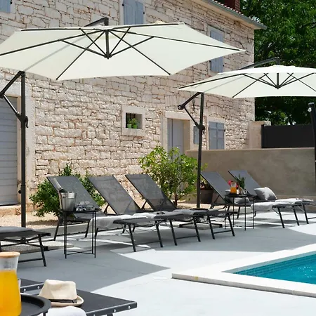 Holiday home Simone Designer, Modern And Heritage Mix, Umzaunt, Buro *