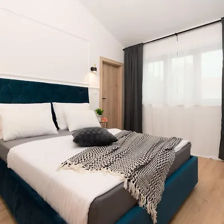 Holiday home Simone Designer, Modern And Heritage Mix, Umzaunt, Buro