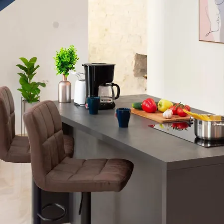 Holiday home Simone Designer, Modern And Heritage Mix, Umzaunt, Buro Tinjan