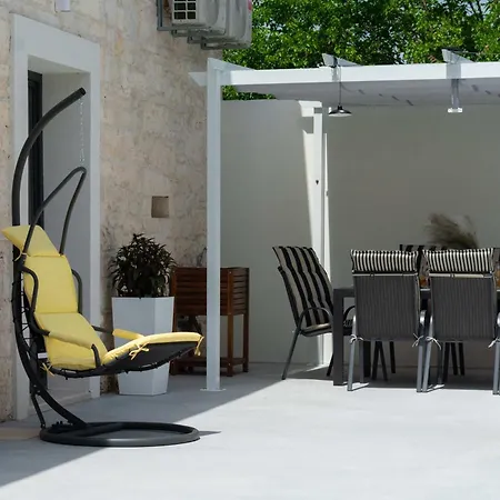 Holiday home Simone Designer, Modern And Heritage Mix, Umzaunt, Buro *
