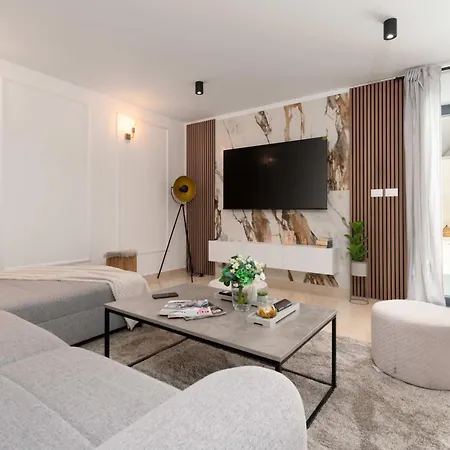 Simone Designer, Modern And Heritage Mix, Umzaunt, Buro *